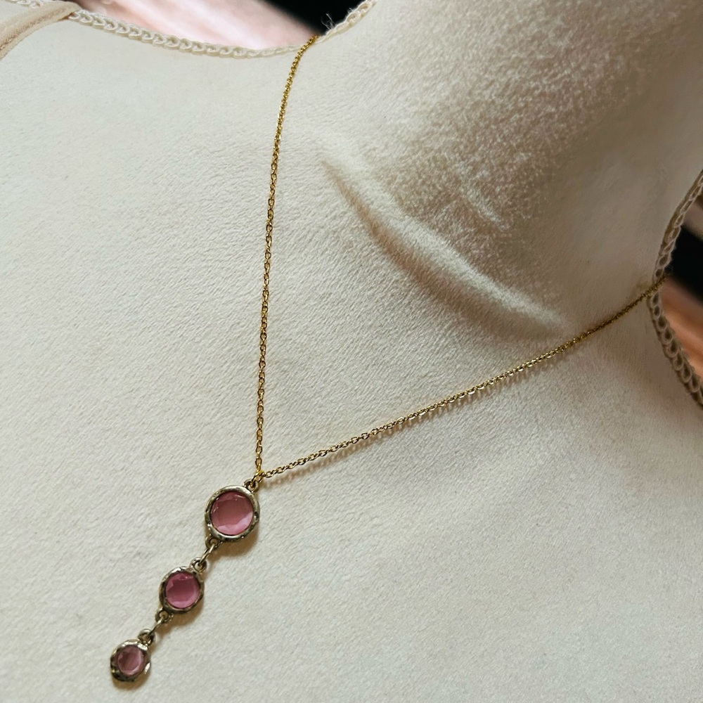 Elegant graduated drop blush pink glass stone pendant on chain necklace